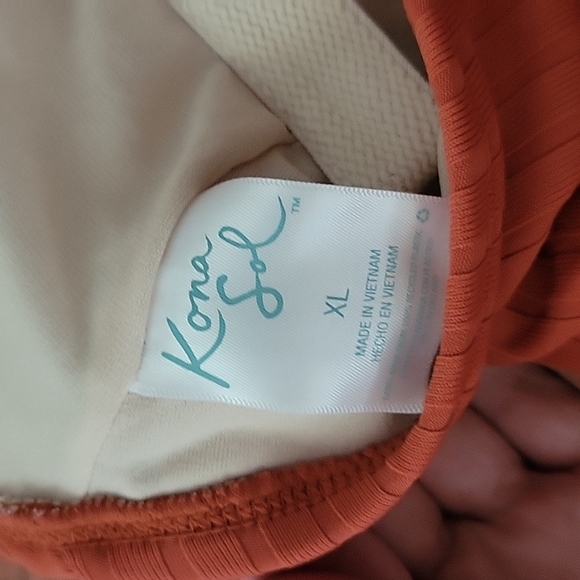 Bathing suits - Picture 3 of 4